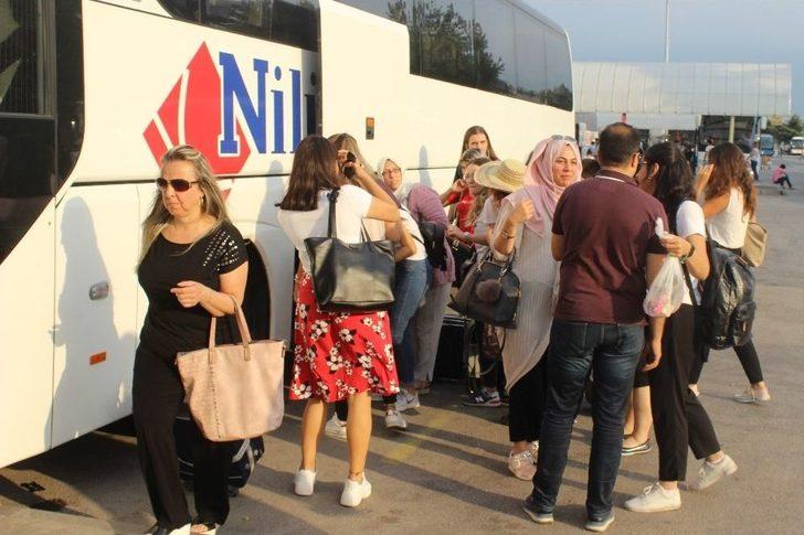 Bayram Tatilini Memleketinde Geçirmek İsteyenler Otobüs Terminaline Akın Etti G5