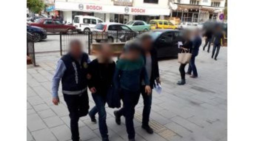 Kuşadası&rsquo;nda &ldquo; Sahte Emlak&ccedil;ı&rdquo; Operasyonu, 2 Kişi Tutuklandı