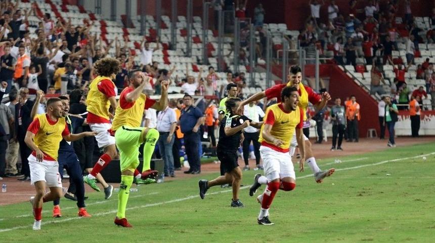 Antalyaspor&rsquo;da Y&uuml;zler G&uuml;l&uuml;yor