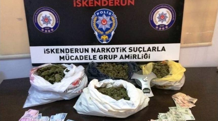 İskenderun&rsquo;da Uyuşturucu Operasyonu: 17 G&ouml;zaltı