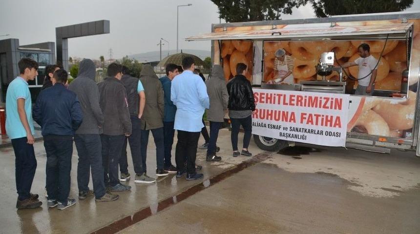 Aliağa Esnafı Afrin Şehitleri İ&ccedil;in Lokma Dağıttı