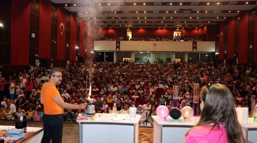 &lsquo;bilimin U&ccedil;an Sirki&rsquo; Tiyatro Oyunu Sahnelendi