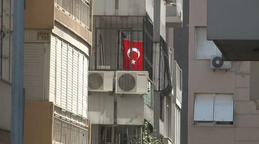 Abd’li Rahip Brunson’un Evine Türk Bayrağı Asıldı