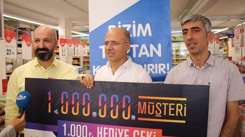 Bizim Toptan Satış Mağazaları&rsquo;nın 1 Milyonuncu Şanslı M&uuml;şterisi Midyat&rsquo;tan