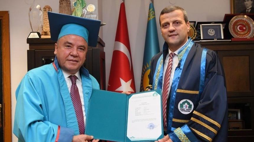 Başkan B&ouml;cek, &lsquo;y&uuml;ksek Lisans&rsquo; Diplomasını Aldı