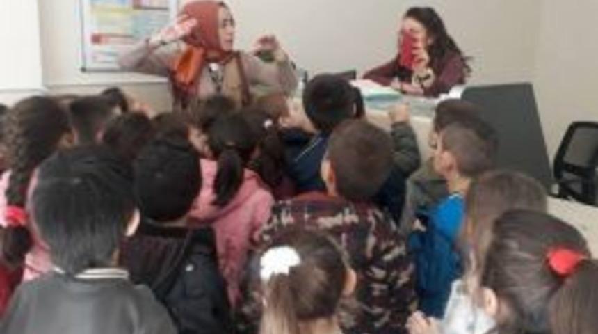 &Ouml;ğrenciler, Kardeş Okullarına Mektup Yolladı