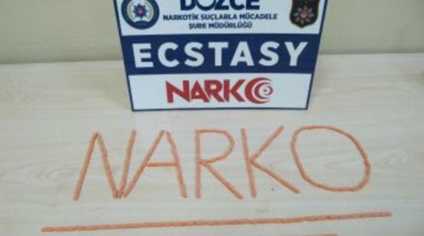 Polis Yaptığı Baskında 183 Adet Uyuşturucu Hap Ele Geçirdi