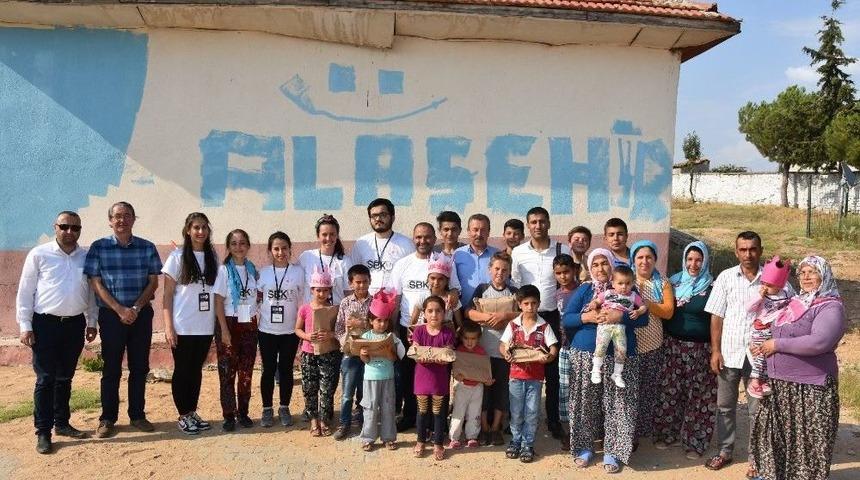 Okullar Onarıldı, &Ccedil;ocukların Y&uuml;z&uuml; G&uuml;ld&uuml;