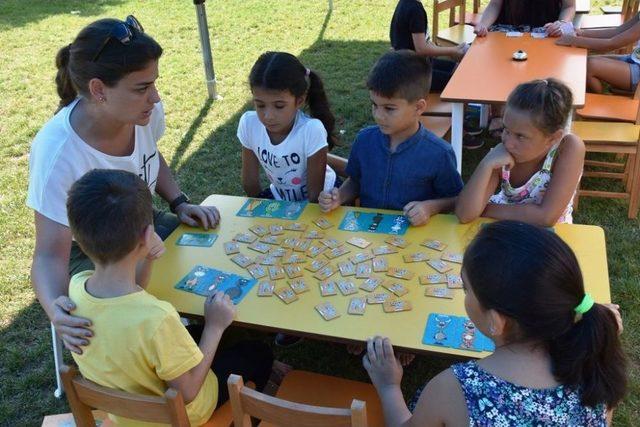 Çocuklar Yaz Tatillerini Akıl Ve Zeka Oyunlarıyla Değerlendiriyor