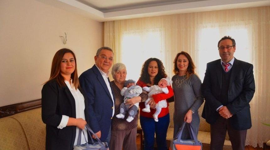 Kuşadası&rsquo;nda D&uuml;nyaya Gelen 442 Bebeğe &rsquo;hoş Geldin&rsquo; Ziyareti