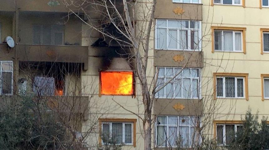 Ev Sahibine Kızan Kiracı Evi Yaktı