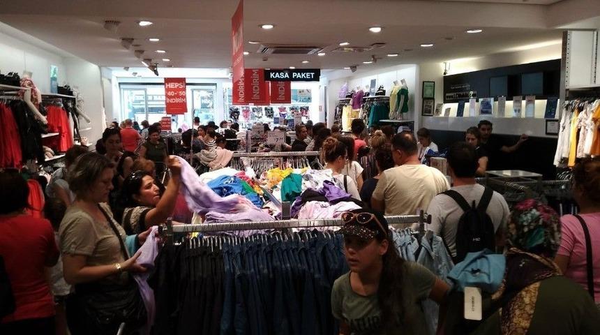Mağazalarda Bayram Hareketliliği