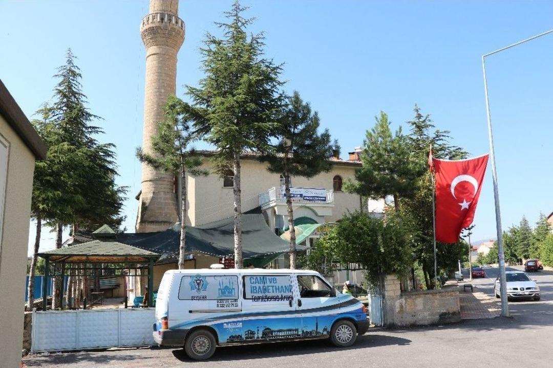 Beyşehir&rsquo;de Camilerde Bayram &Ouml;ncesi Temizlik Mesaisi