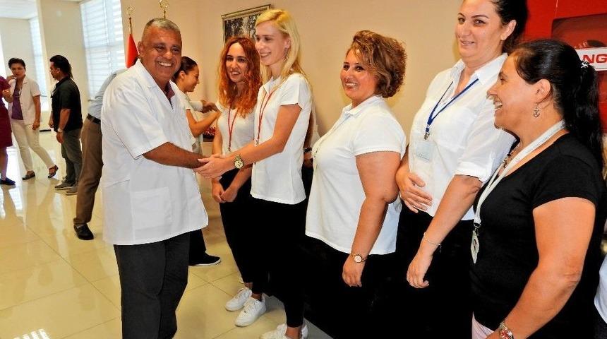 Sağlık Çalışanları Ve Hastalarıyla Bayramlaştı