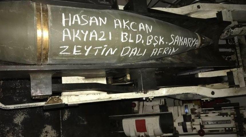 Askerler, Başkan Akcan&rsquo;ın İsmini Ob&uuml;s Topunun &Uuml;st&uuml;ne Yazdı