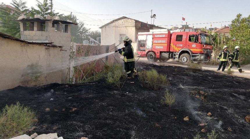 Karaman’da Tutuşan Otlar Eve Sıçramadan Söndürüldü