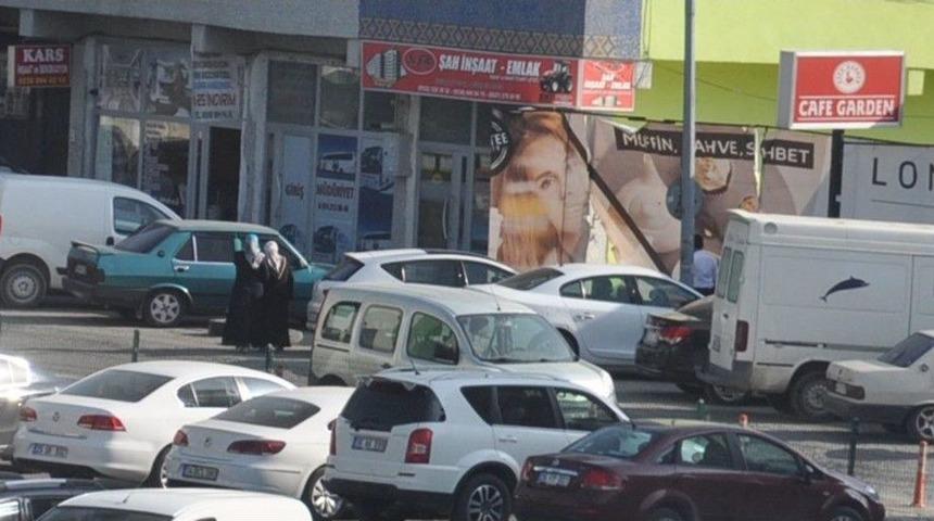 Kars&rsquo;ta Caddeler Otoparka D&ouml;nd&uuml;