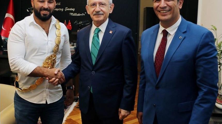 Kılıçdaroğlu, Genç Ve Okulu’yu Ağırladı