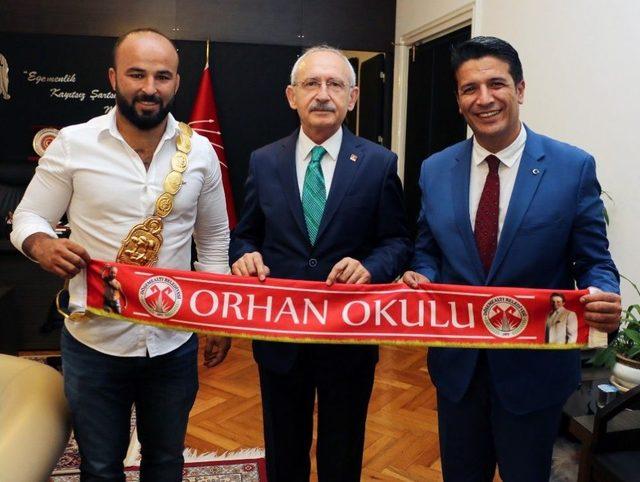 Kılıçdaroğlu, Genç Ve Okulu’yu Ağırladı