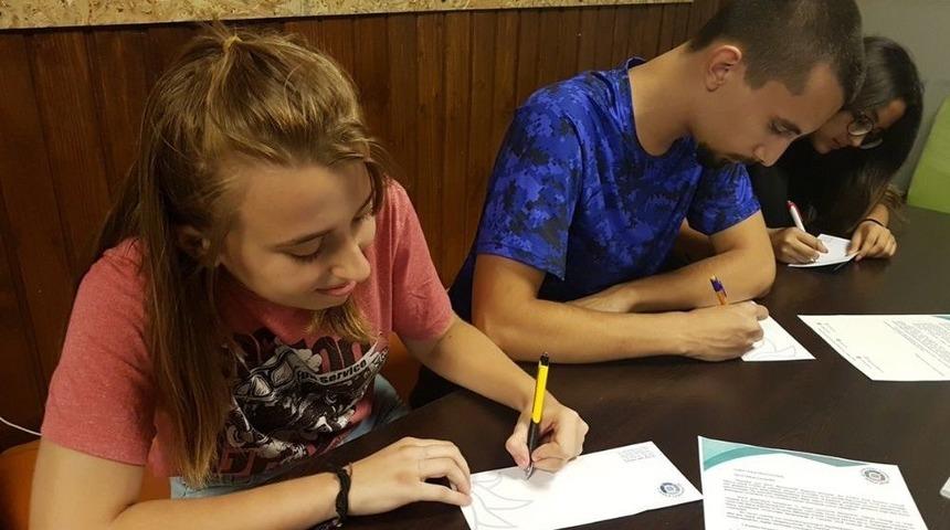 Gen&ccedil;lerden Vekillere Mektup