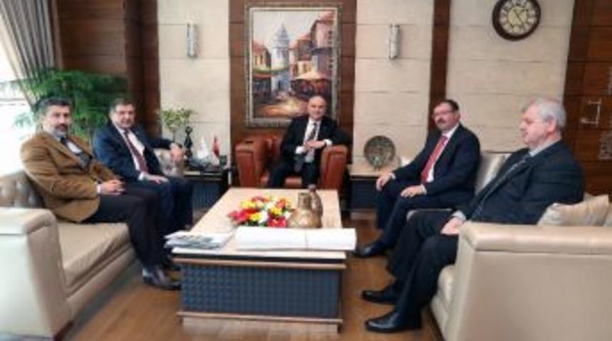 Kocaeli Heyetinden Bakan &Ouml;zl&uuml;&rsquo;ye Ziyaret