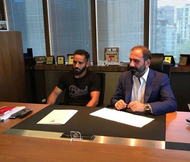 Sivasspor, Douglas İle 1 Yıllık Sözleşme İmzaladı
