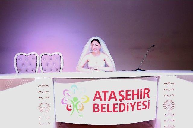 Yeni Çiftlere Gelinlikleri Ataşehir Belediyesinden