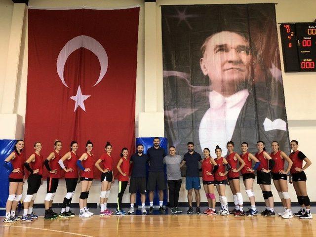 Kadın Voleybol Takımı Kamptan Döndü