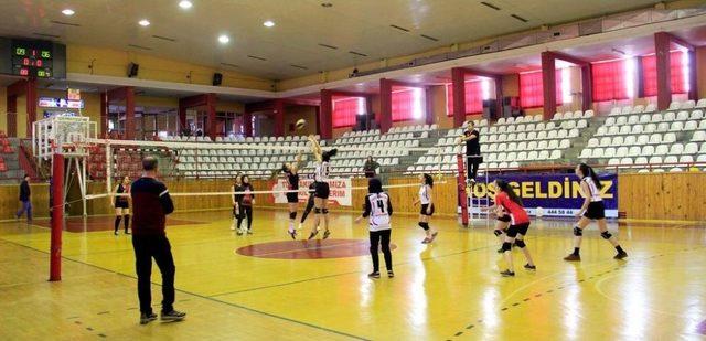 Sivas’ta Liseler Arası Voleybol Turnuvası