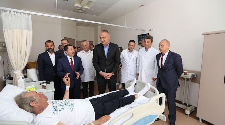 Bakan Ersoy &Uuml;nl&uuml; Sanat&ccedil;ı Can G&uuml;rzap&rsquo;ı Ziyaret Etti