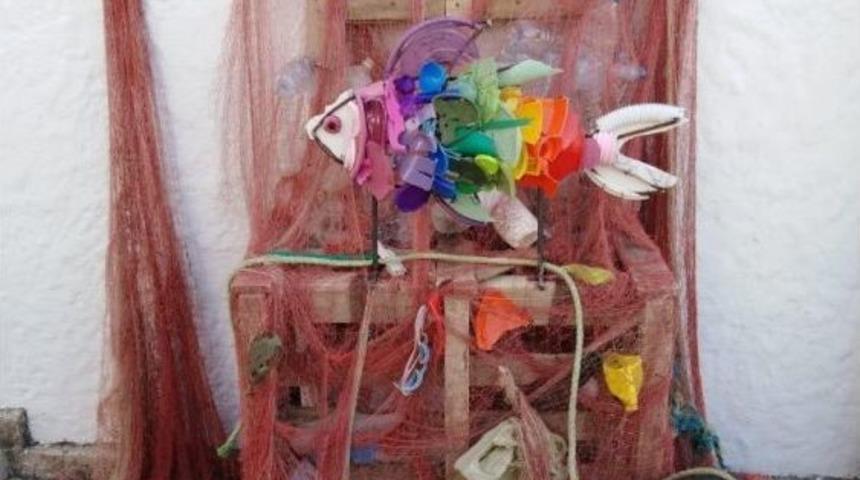 &Ouml;ğrenciler Sahil Ve Denizden Topladığı Atıkları Sanat Eserine D&ouml;n&uuml;şt&uuml;rd&uuml;