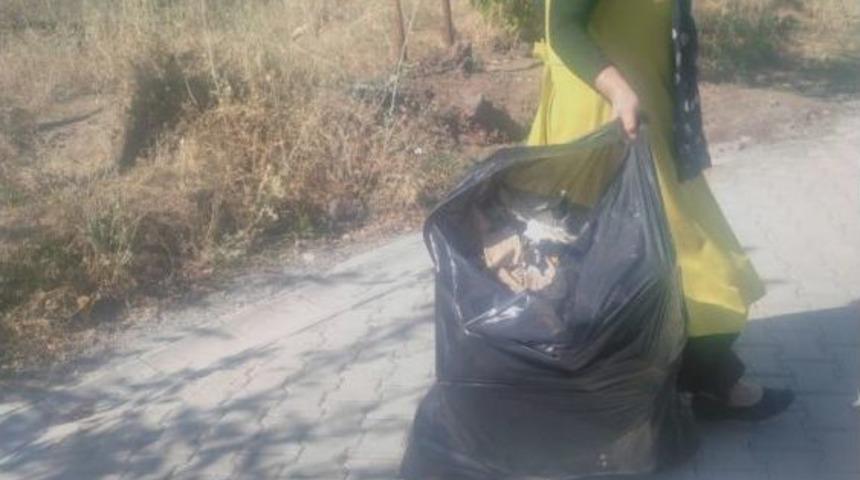 Varto Belediyesinden Bayram &Ouml;ncesi Mezarlık Temizliği Yapıldı