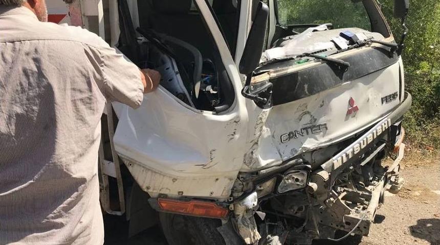 Oltu&rsquo;da Trafik Kazası: 2 Yaralı