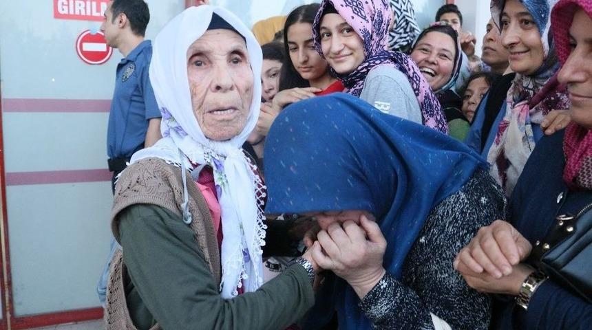 Adana&rsquo;da İlk Hacı Kafilesi Coşkuyla Karşılandı
