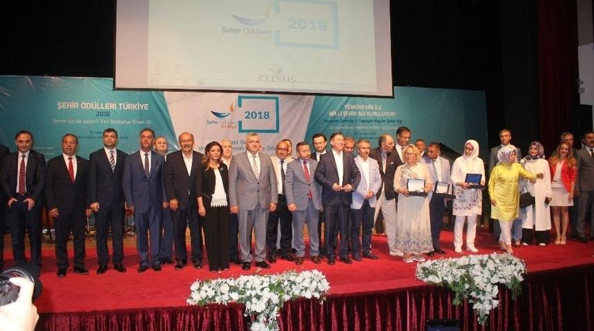 Van&rsquo;ın Kandilleri 28 Şehri Aydınlattı