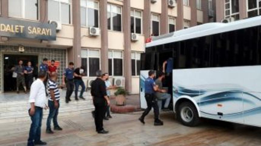Zorla Senet İmzalatan Su&ccedil; &Ccedil;etesinin 8 &Uuml;yesi Tutuklandı