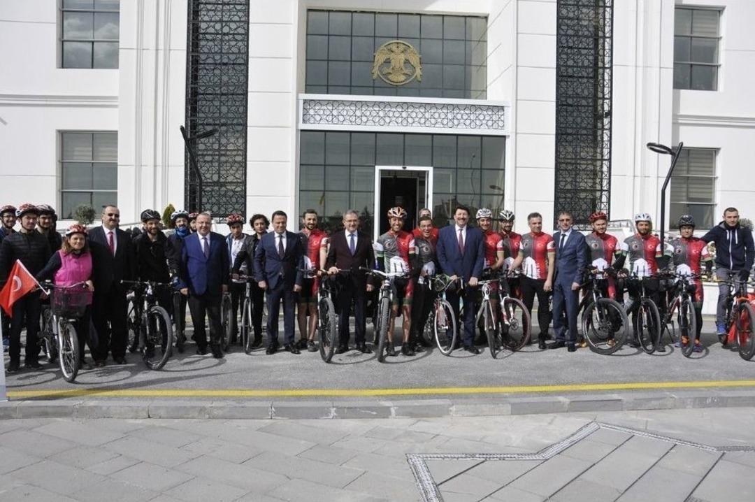 Sel&ccedil;uk&rsquo;tan &Ccedil;anakkale&rsquo;ye Bisiklet Turu