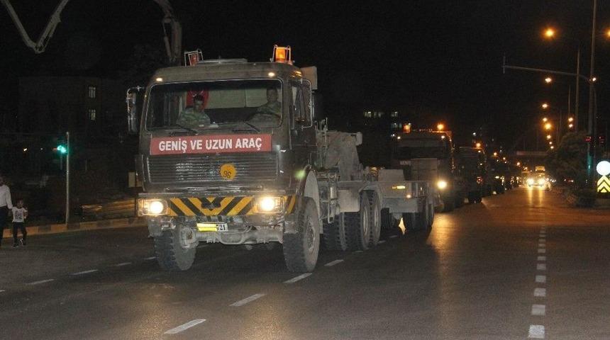 Suriye Sınırına Askeri Sevkıyat S&uuml;r&uuml;yor