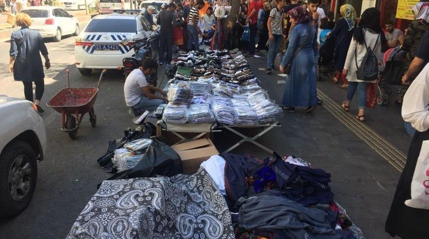 Esnaf Bayram &Ouml;ncesi Kaldırımlarda Tezgah A&ccedil;tı