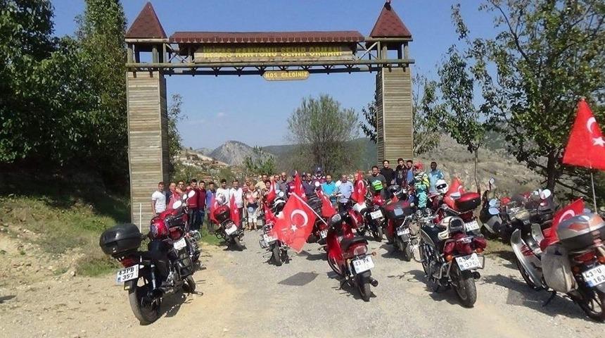 Motor Tutkunları Emet&rsquo;in Kurtuluş G&uuml;n&uuml;nde Buluştu