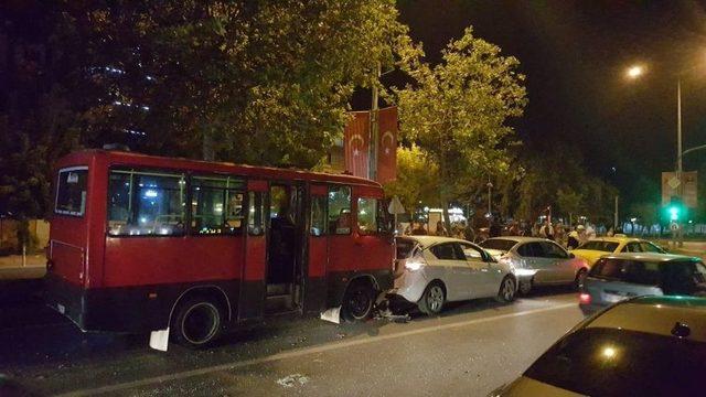 Tekirdağ’da Zincirleme Kazada 5 Araç Birbirine Girdi