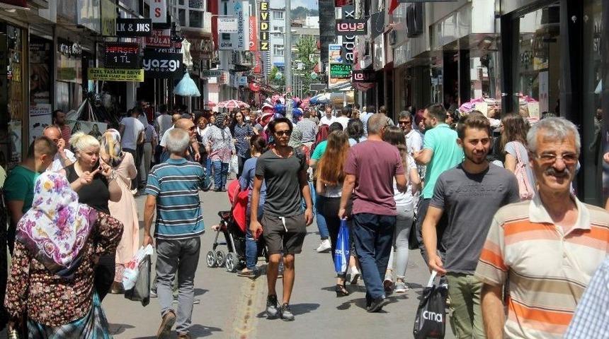 Çarşı-pazarda Bayram Hareketliliği