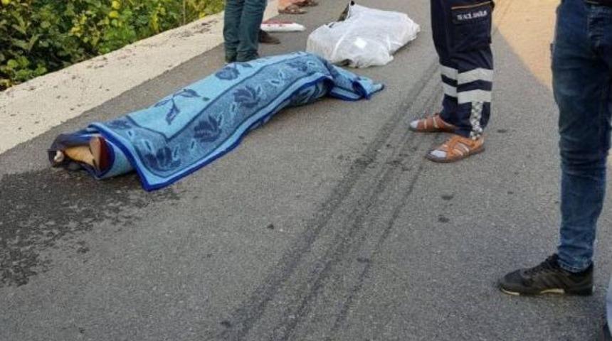 Balıkesir&rsquo;de Otomobil Tarlaya U&ccedil;tu: 2 &Ouml;l&uuml;, 3 Yaralı