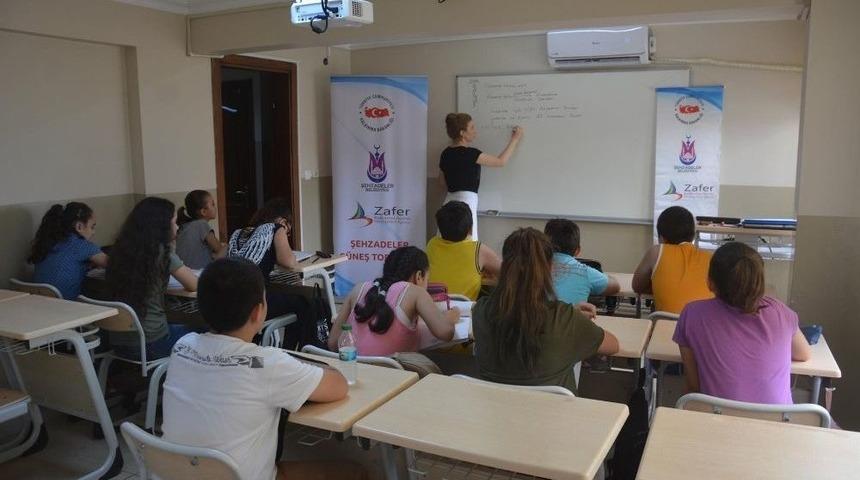 Şehzadeler&rsquo;de Yaz Kursları Devam Ediyor
