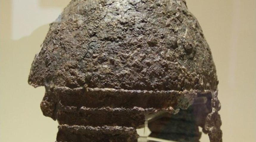 2 Bin 800 Yıllık Savaş&ccedil;ı Miğferi Paha Bi&ccedil;ilemiyor