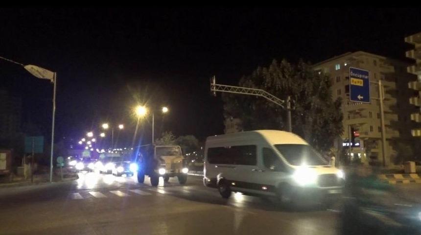 Suriye Sınırına Askeri Sevkıyat Sabaha Kadar S&uuml;rd&uuml;