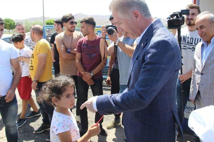 Validen Çocuklara ’kırmızı Düdük’ G1