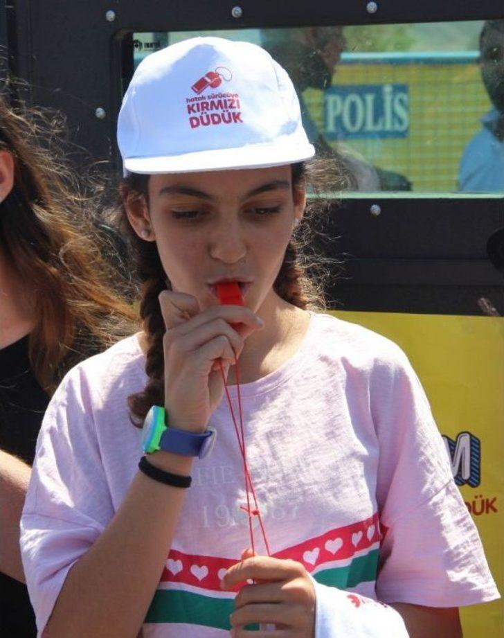 Validen Çocuklara ’kırmızı Düdük’ G5