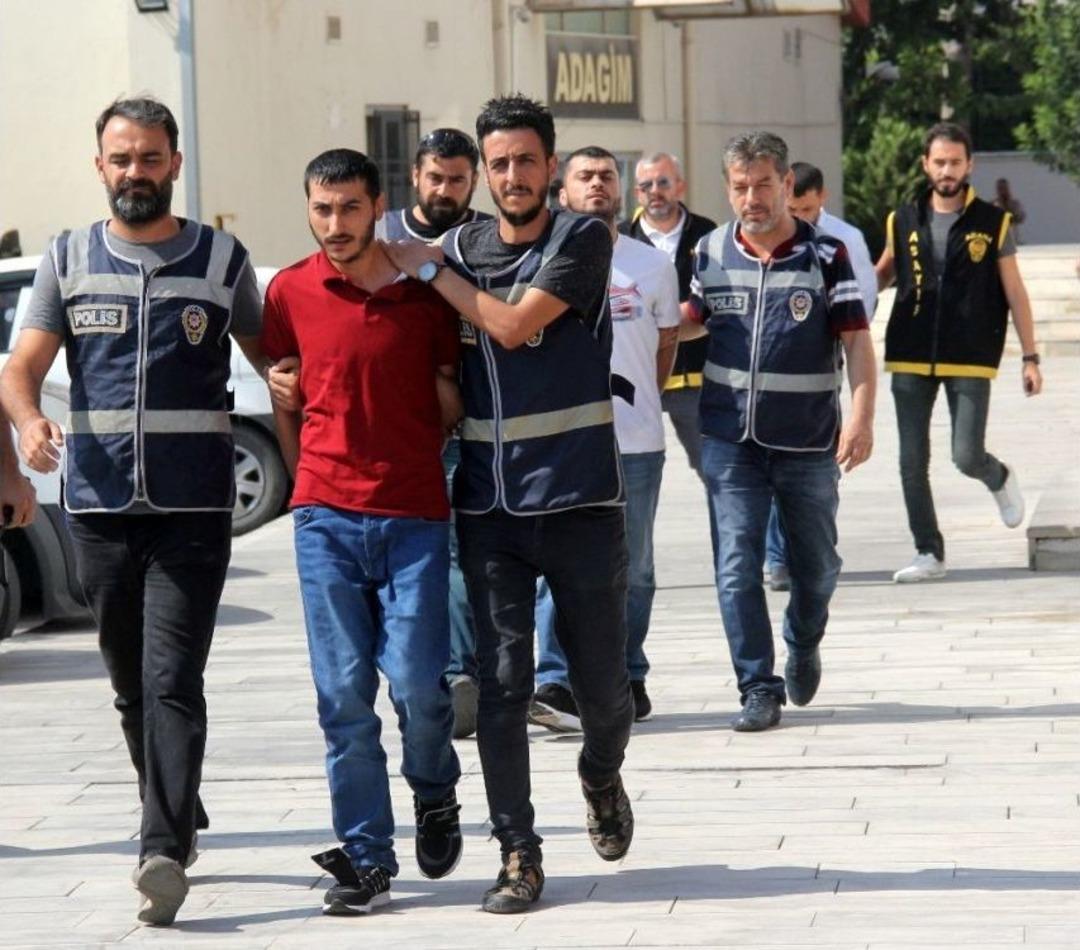 Polis "avcı" Kılığında Katil Zanlılarını Yakaladı