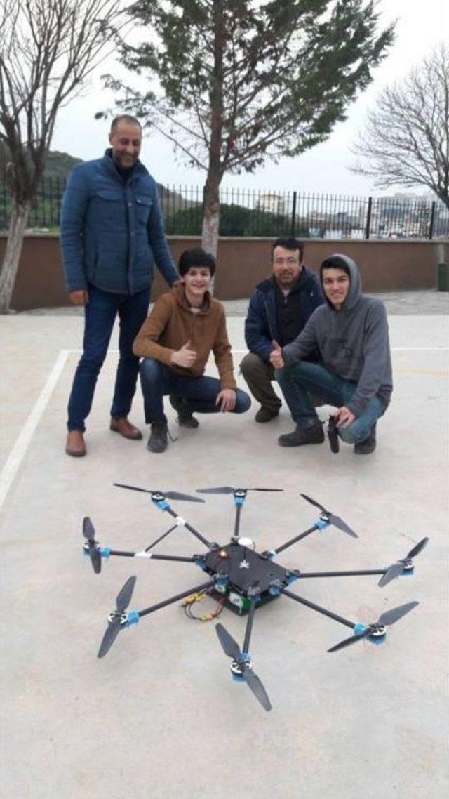 Kuşadası’nda Liseli 2 Genç, Güneş Ve Rüzgar Enerjili Drone Yaptı